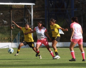 Barcelona pisa fuerte en un arranque cumplidor