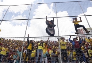 ¡Quedaron afuera con el boleto en la mano! (VIDEO)