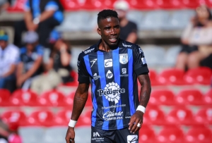 LO QUE JUEGA ADONIS PRECIADO, OTRA VEZ como una de las grandes figuras para el Querétaro