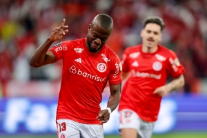 ¡Jugadón y fenomenal asistencia de Énner Valencia con el Fenerbahce!