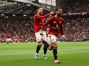 ¡LA TERCERA FUE LA VENCIDA! Manchester United arranca la victoria en el tiempo añadido y celebra con alivio en casa