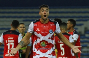 Se le cae uno de los recién llegados a Pool Gavilánez