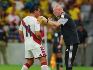 Perú se hunde en una crisis sin fin tras caer ante Colombia y ni Jairo Vélez con su talento los salva