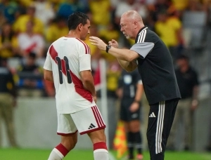Perú se hunde en una crisis sin fin tras caer ante Colombia y ni Jairo Vélez con su talento los salva