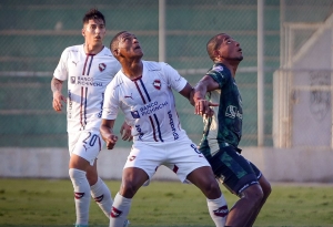 ¡La maldición de Machala se mantiene! Liga cae nuevamente en el 9 de Mayo y su futuro se complica enormemente