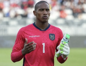 ¿Será la sorpresa de Beccacece? Omar Carabalí cambió a Chile por Ecuador ante FIFA