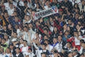 Vergüenza en Ponciano: Los aficionados de Liga protagonizaron varias escenas dignas de repudiar en la grada