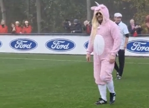 ¿Qué está pasando? ¡DT de club de la Bundesliga deja boquiabiertos a sus Jugadores! (VIDEO)