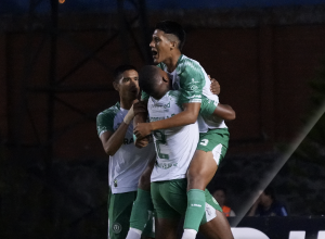 Final de infarto: El Nacional aguantó todo lo que pudo, pero Liga de Portoviejo encontró el triunfo en la adición