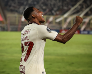 Un golazo y una actuación suprema de José Carabalí en triunfo sonado de Universitario