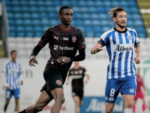 ¡Y DIO UNA ASISTENCIA! Denil Castillo fue el único ecuatoriano que sobrevivió en la Europa League con Midtjylland