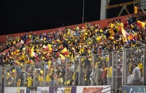 Hinchada Aucas 4