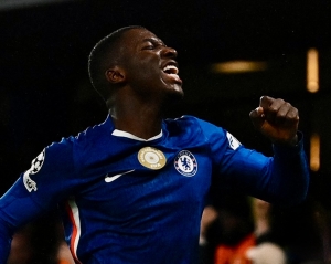 “140 millones fueron una ganga… Moisés se está convirtiendo en el Jugador Más Importante del Chelsea”