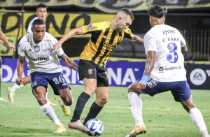 Emelec se trae un punto en una noche difícil en Paraguay