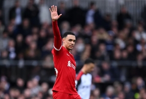 Liverpool le deja presión indirecta en el derbi de Manchester (VIDEO)