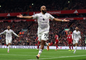 BATACAZO EN ANFIELD: Manchester United se mete en la cancha del Liverpool y se queda con los puntos