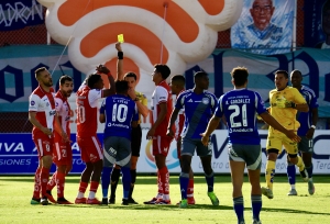 “Los JUGADORES LLORABAN…¡Ya estos PILLOS no deberían pitar… Este SINVERGÜENZA LES ROBÓ!”