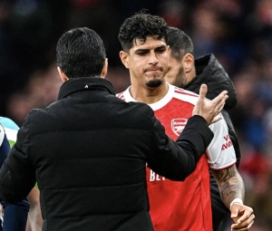 Lo critican duro en Inglaterra… ¡Y el DT del Arsenal salió a defender al ecuatoriano Piero Hincapié!