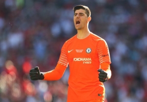 El Mejor Arquero del Mundial con el Tricampeón de Europa