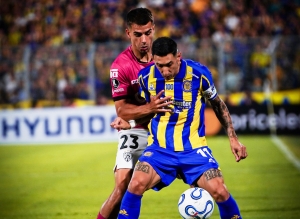 Contra Roldán y su circo: IDV aguantó el asedio con uno menos y sumó ante Rosario Central