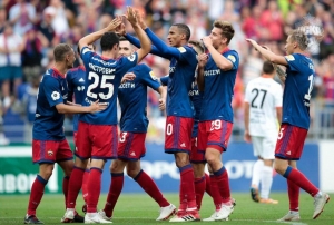 Colorearon los cachetes del campeón (RESUMEN)