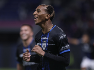 ¡Nace una estrella! Gol acrobático y antológico de Edwin Quintero para sentenciar una paliza de IDV