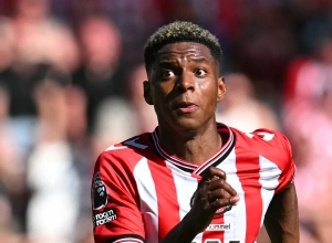 El Sunderland es de Europa League: Nilson Angulo se consagró con una actuación magistral frente a Moisés Caicedo