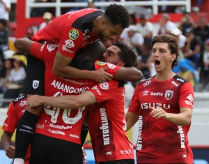 Leones FC podría haberle dejado sin trabajo a Paúl Vélez en Mushuc Runa SC