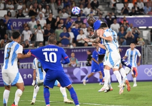 Los Gunners se salvaron de la debacle (RESUMEN)