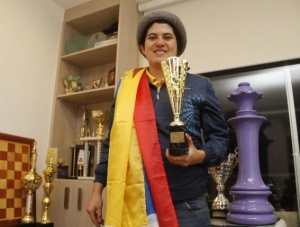 “No sé si mide la importancia por ganar millones de dólares”