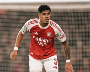 ¡El Kaizer brilla! Piero Hincapié se enfrentó al desafío con carácter y defendió un empate clave para Arsenal