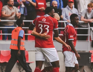 Royal Antwerp liberó a Anthony Valencia para que negocie con Flamengo y celebró el primer gol de Snayder Porozo
