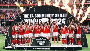 Piero Hincapié celebra la conquista de la Community Shield y el dominio del Arsenal en Inglaterra