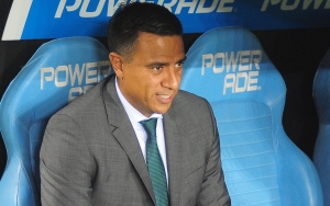 César Farías presentó a un nuevo hincha de Aucas venezolano