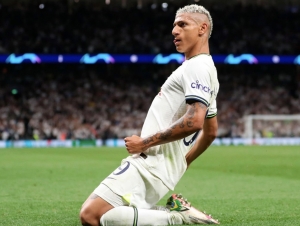 Tottenham le sacó un punto al último Campeón de la Europa League en la Champions (RESUMEN)