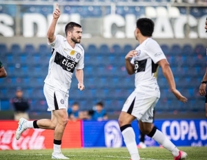 Tim Payne frota la lámpara y marca un golazo con la camiseta de Olimpia que le da la vuelta al mundo