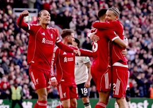 El rugido de Anfield se escuchó fuerte: Liverpool goleó y vuelve a soñar con la clasificación a la Champions