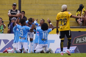 ¡NECESITAN ENTRENADOR Y REFUERZOS YA! El Manta FC DA EL MONUMENTALAZO y hunde a Barcelona en su propia casa
