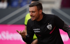 IDV presentó al reemplazante de Renato Paiva… ¡Y fue con bailecito de su Nuevo DT! (VIDEO)