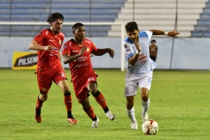 ¡Se lo llevó un grande de Brasil por sus gambetas y sus goles! (VIDEO)