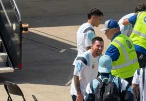 Lionel Messi estalló en risas por un objeto que le quitaron al Cuti Romero antes del viaje de Argentina