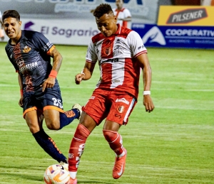 Pechón León le GANÓ EL DUELO A Paúl Vélez: Libertad FC LE SACÓ EL CARAMELO de la Boca A Técnico Universitario