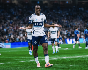 La cancha del Reina del Cisne ERA UN CHANCHERO y Orense PROTESTA porque les costó una grave lesión