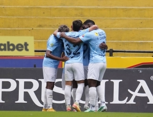 Universidad Católica pasó por encima del T.Universitario pese a que rotó (RESUMEN)