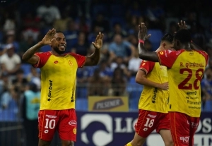 Un colosal Aucas humilla a Emelec en su propia caldera y enciende la fiesta con Ayrton Preciado inspirado
