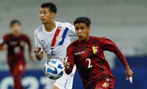 Paraguay y Venezuela empataron en partido que el clima demoró