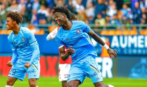 Jackson Porozo tuvo a mal traer a las estrellas del PSG