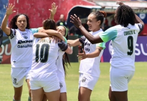 Cinco clubes ya toman el mando en el fútbol femenino