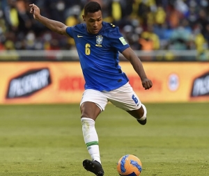 ¡Jugó de titular con Brasil ante Ecuador y da positivo por COVID-19! (OFICIAL)