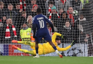 El Paris Saint-Germain busca eliminar a otro equipo de la Premier League